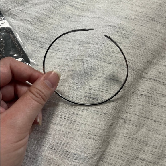 Greater Jungle Inspired Bangle Bracelet - Picture 4 of 4